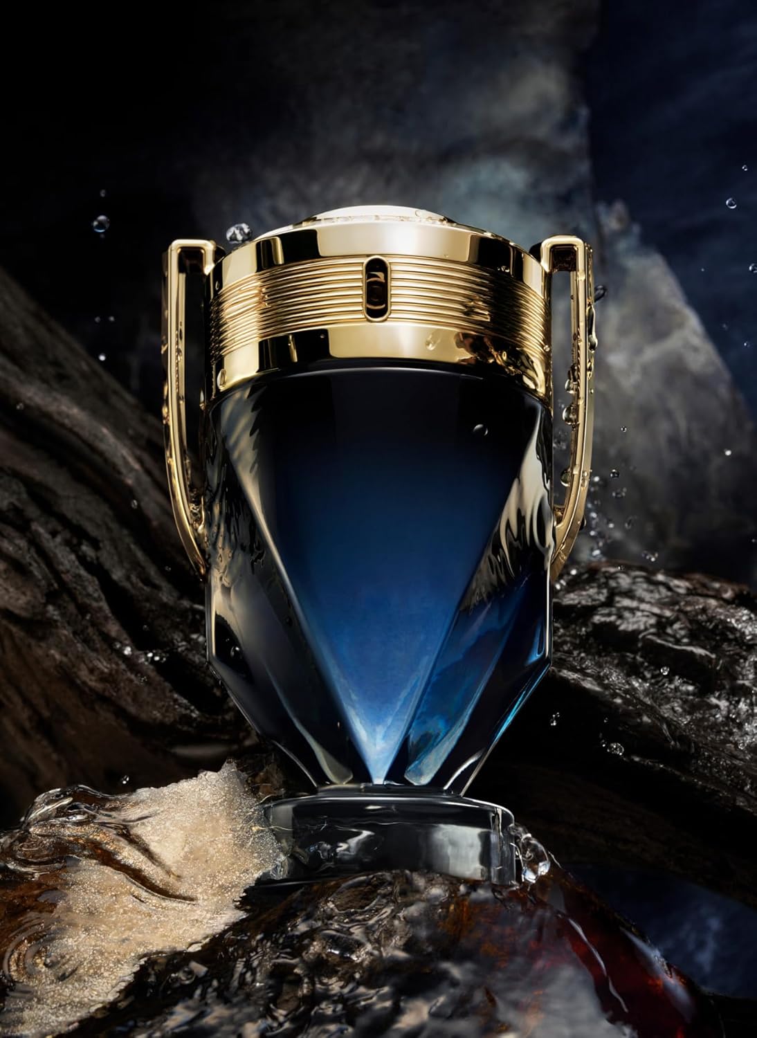 Paco Rabanne Invictus Eau de Toilette for Men – 3.4 oz, Fresh & Woody Long-Lasti